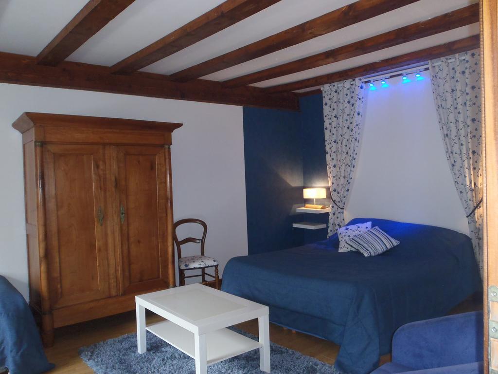 Chambres D'Hotes Du Domaine De Jacquelin Saint-Germain-du-Puy Δωμάτιο φωτογραφία